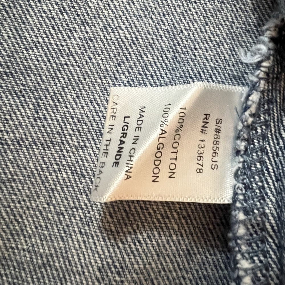 Love Tree Women Classic Light Blue Jean Denim Jacket with pockets size Large - Picture 9 of 10